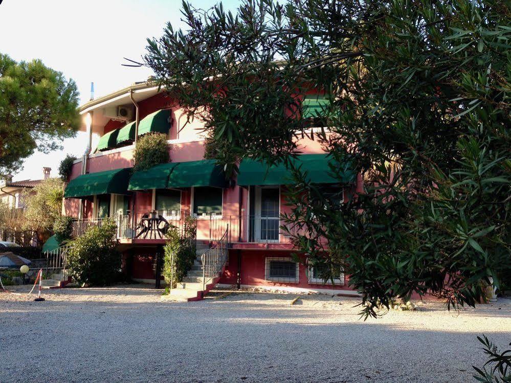 Hotel Villa Pagoda Sirmione Exterior photo